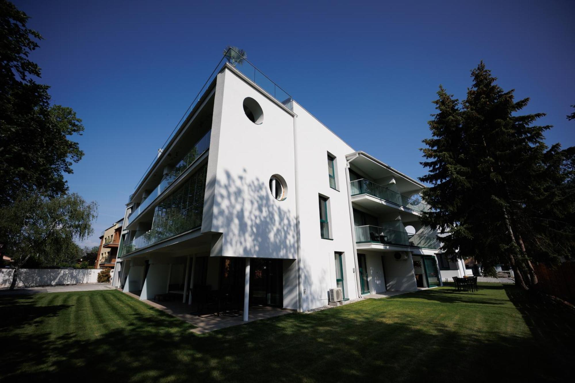 Villa Bauhaus Labi Garden Wellness Apartman Siófok Buitenkant foto