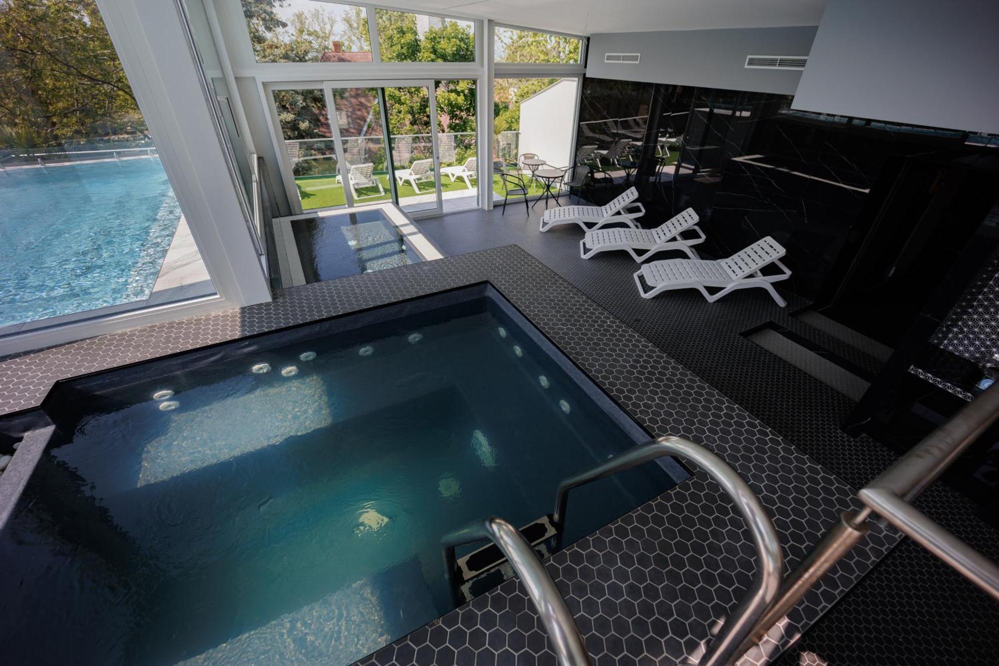 Villa Bauhaus Labi Garden Wellness Apartman Siófok Buitenkant foto