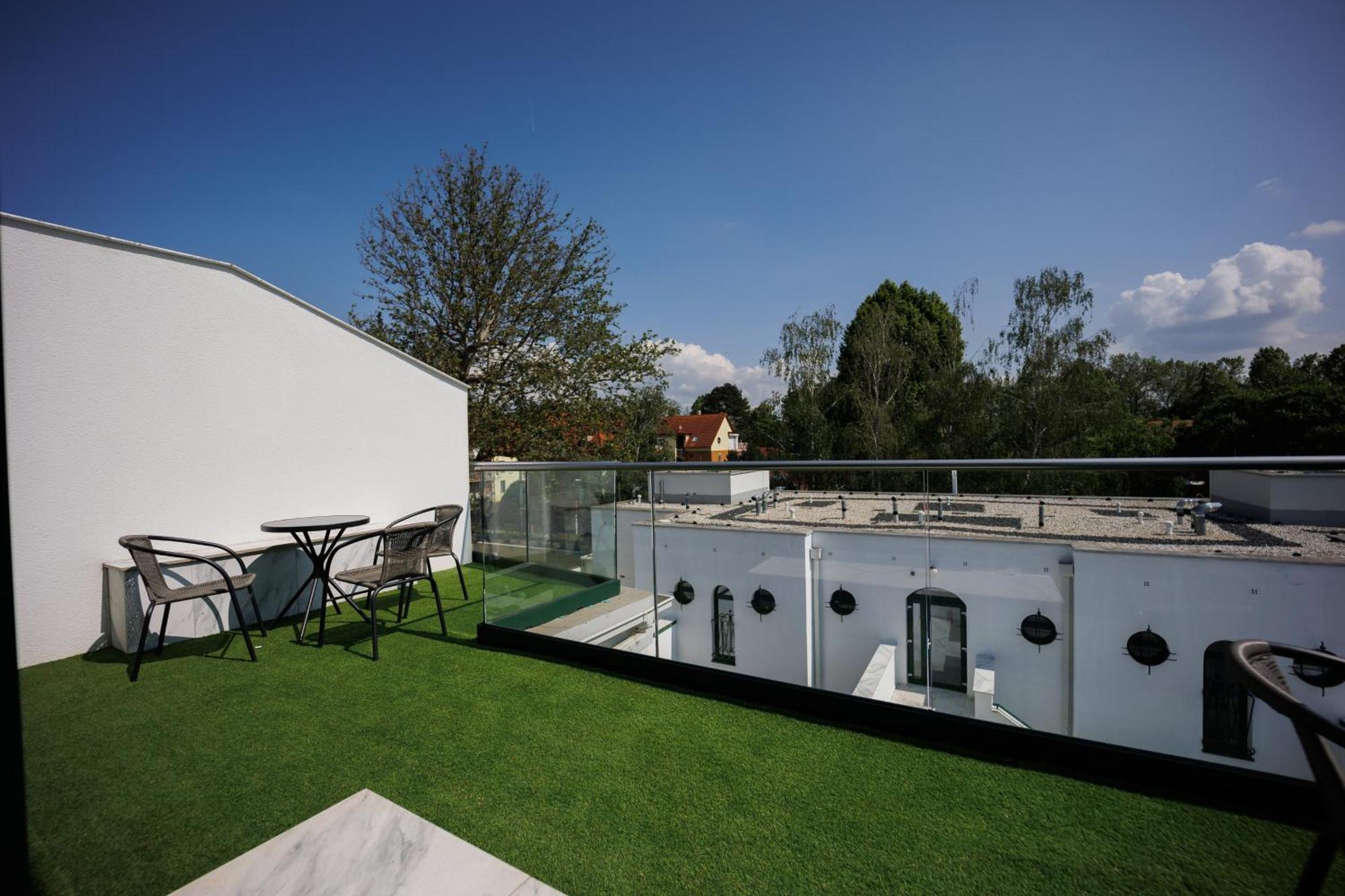 Villa Bauhaus Labi Garden Wellness Apartman Siófok Buitenkant foto