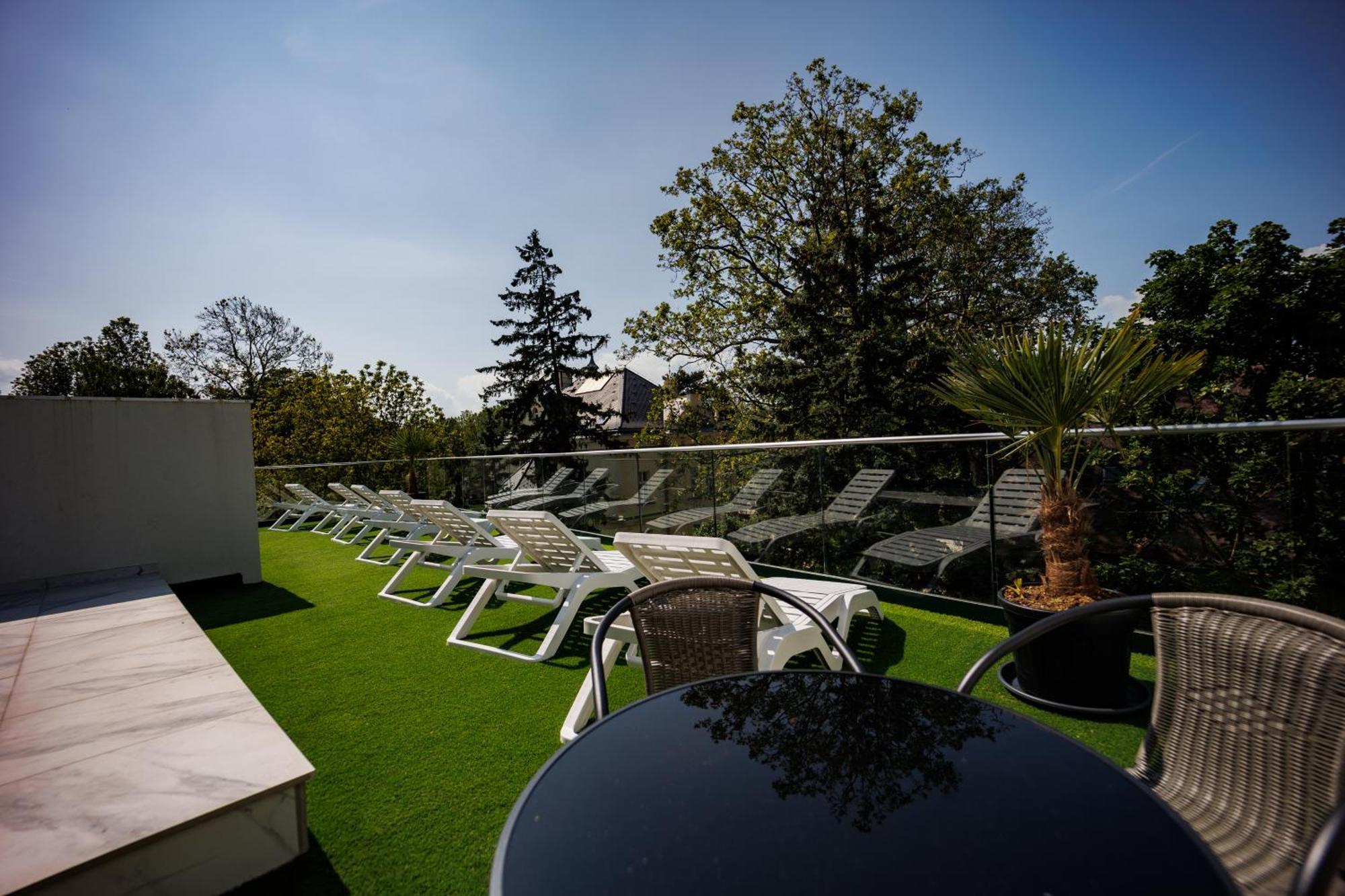 Villa Bauhaus Labi Garden Wellness Apartman Siófok Buitenkant foto