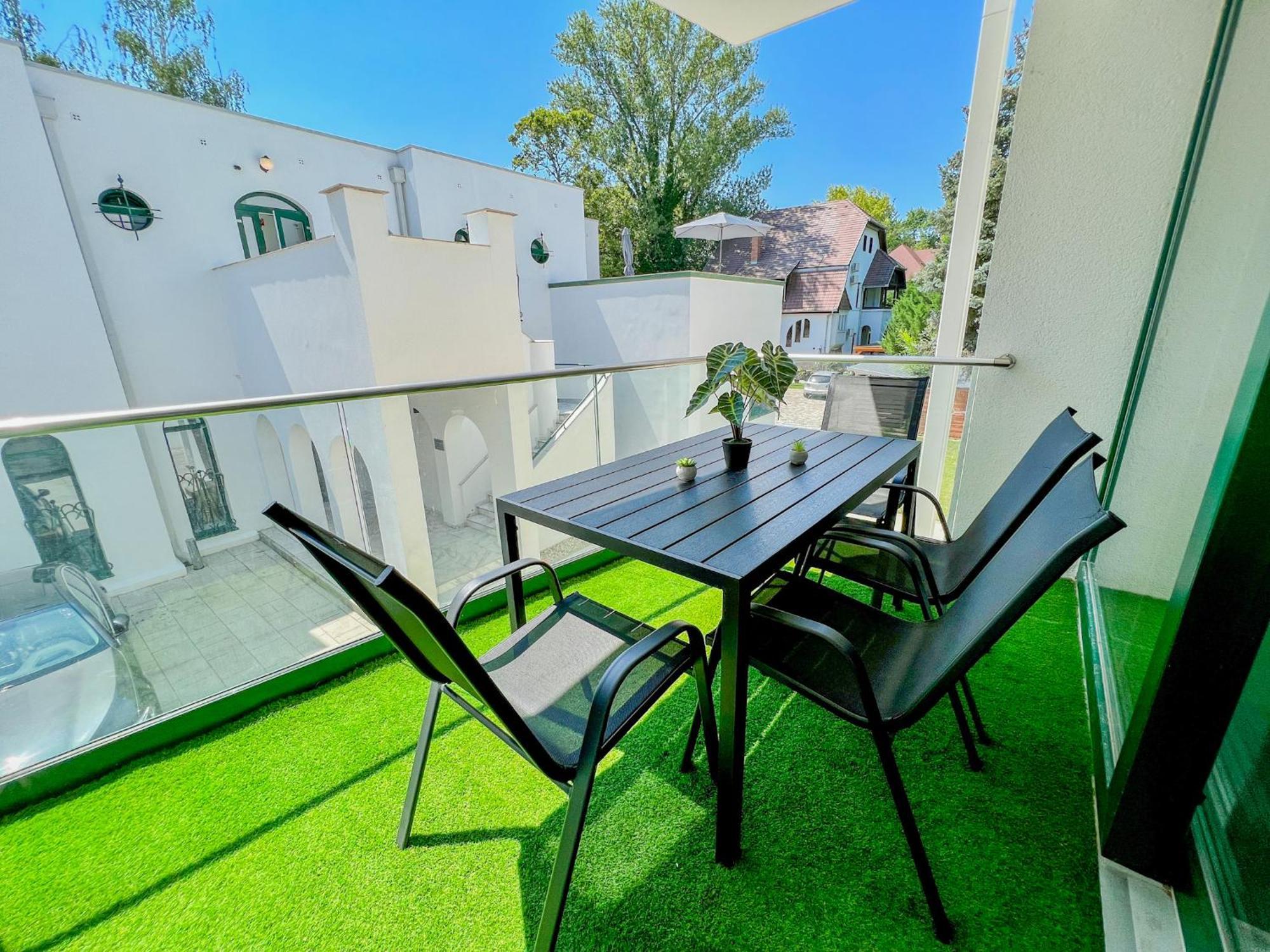 Villa Bauhaus Labi Garden Wellness Apartman Siófok Buitenkant foto